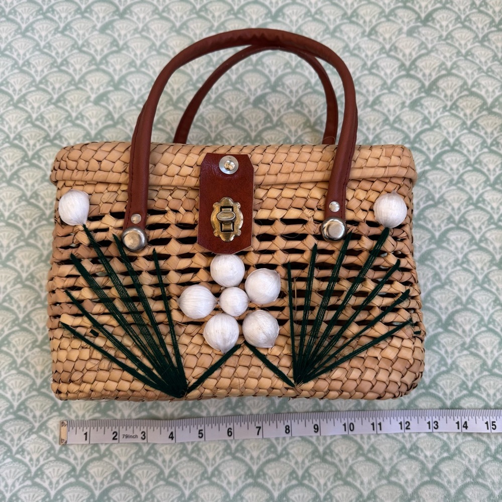 Glamlindo Artesania Handmade Woven Palm Leaf Bag with Snap Closure. - Picture 8 of 16